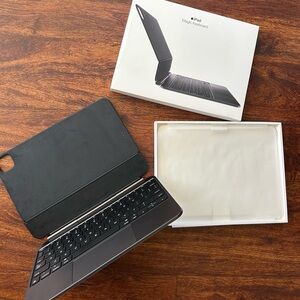 Brand-New Magic Keyboard for iPad Pro 11-inch (M4)